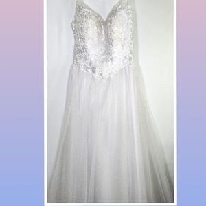 👰♀️Elegant White Bridal Gown👰♀️